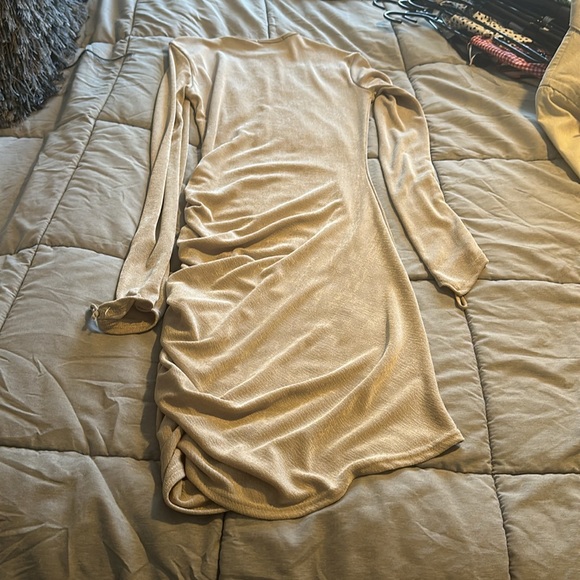 MISSGUIDED
Mesh Ruched Long Sleeeve Mini dress US size 4. - Picture 4 of 6